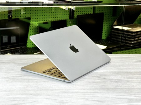 Macbook Air A2681 56